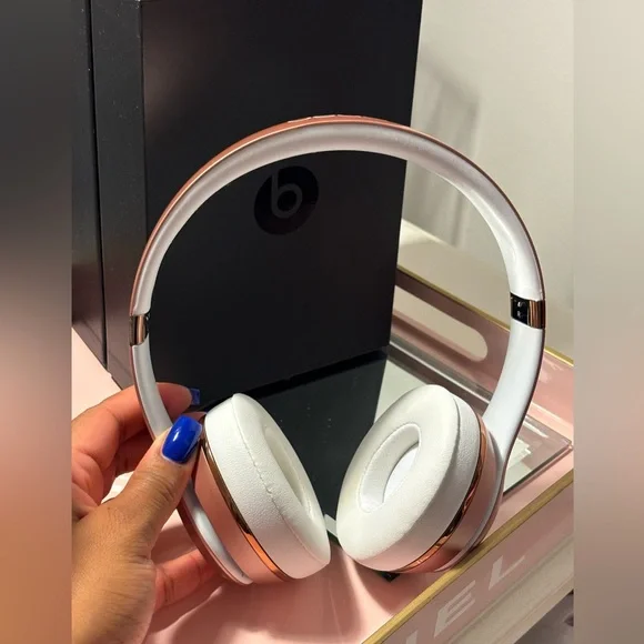 Beats by Dre Solo3 Wireless Headphones - Rose Gold